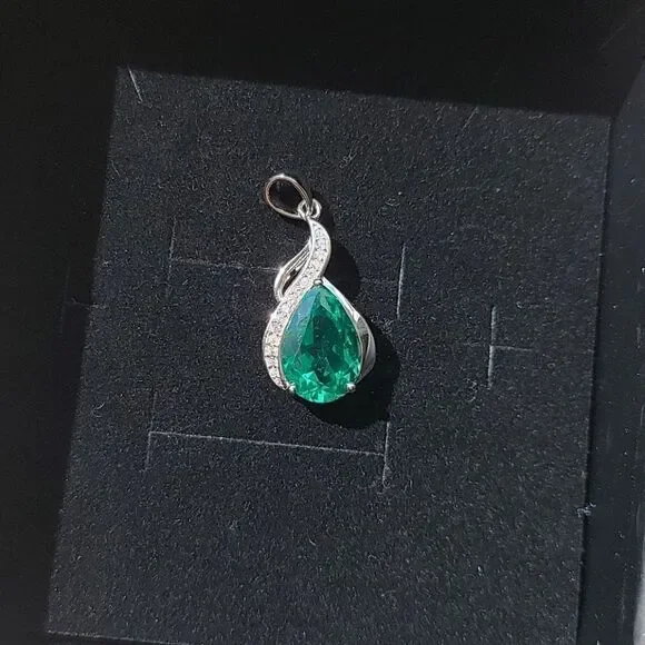2.7 Carat Emerald Sterling Pendant - Picture 3 of 8